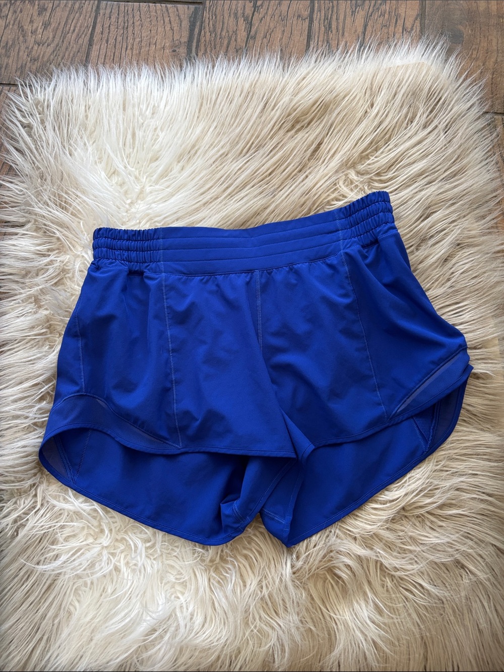 Lululemon High Rise hotty hot shorts sz 10